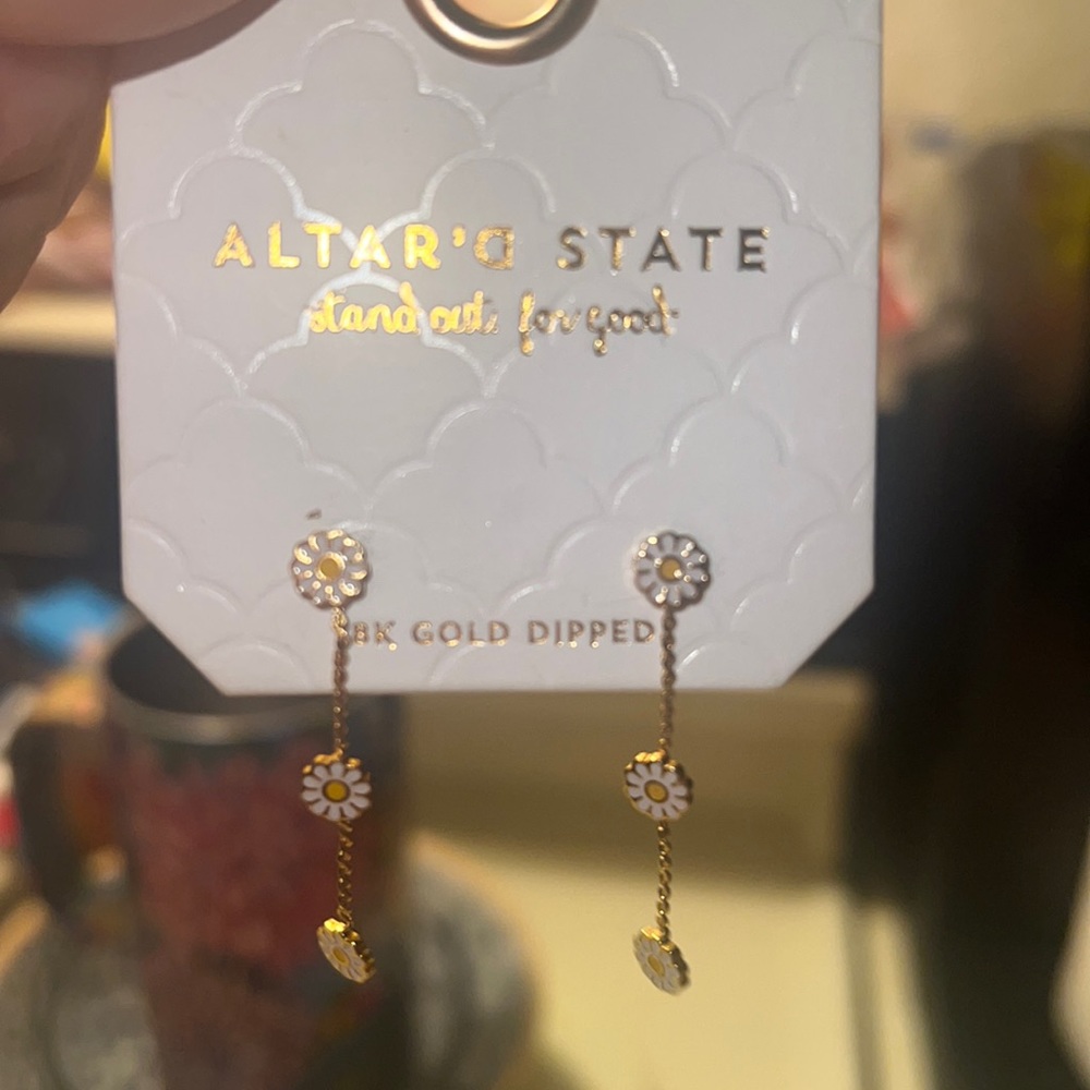 New Daisy drop earrings 14 gold plated